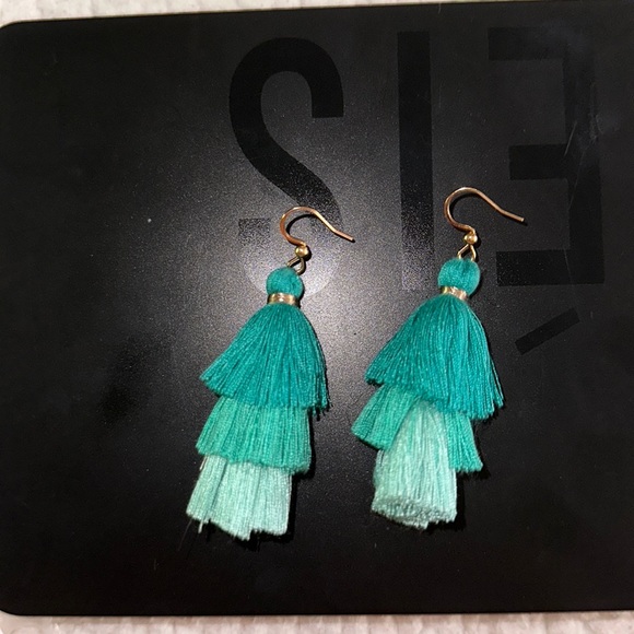 Teal tiered tassel drop earrings never worn - Picture 4 of 13